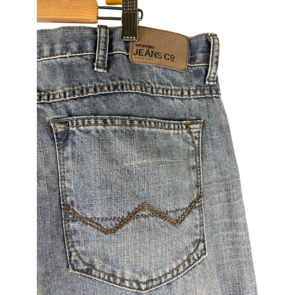 Western Cowboy Relaxed Boot Distressed Wrangler Denim Jeans Co, Men's 42X32 - Picture 7 of 11